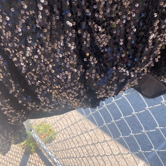 𝅺SHEIN  Black SequenceTop - Picture 7 of 10